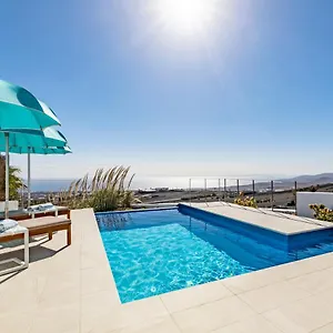  Villa Infinity: Panoramic Sea Views & Private Heated Pool