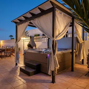  Villa Carolina