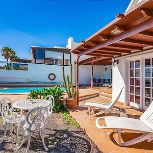 Villa Tias Tías